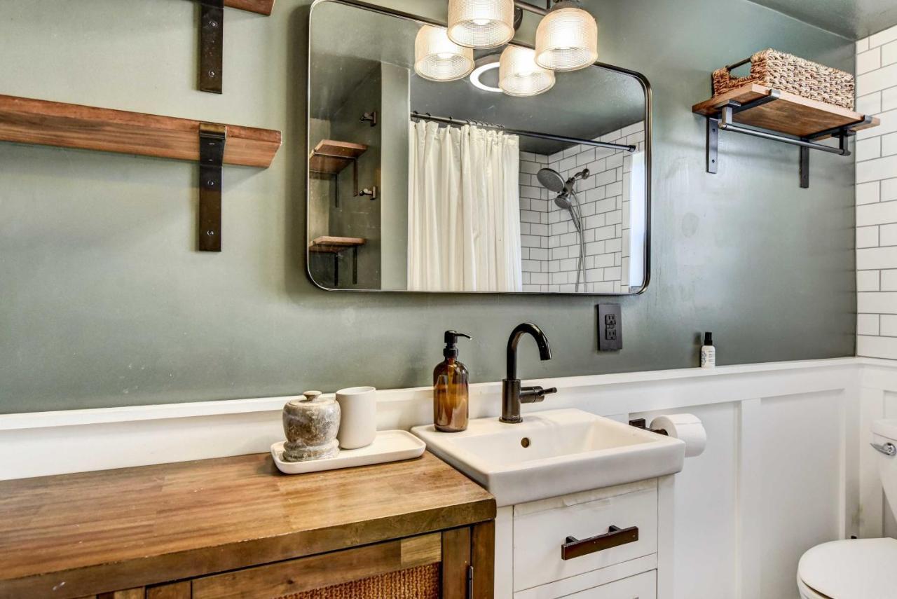 Adorable Retreat Less Than 8 Mi To Downtown!